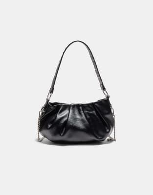 Stradivarius - Schultertasche in Schwarz mit Falten- und Riemendetail