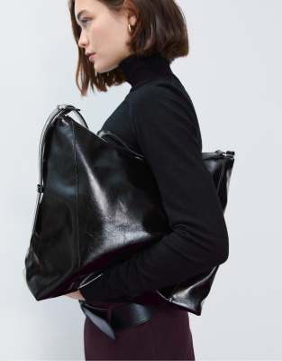 Stradivarius - Schultertasche in Schwarz mit Schnalle