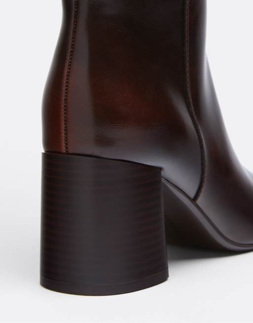 Stradivarius schwarze High Boots mit Blockabsatz in Braun, 6 von 7