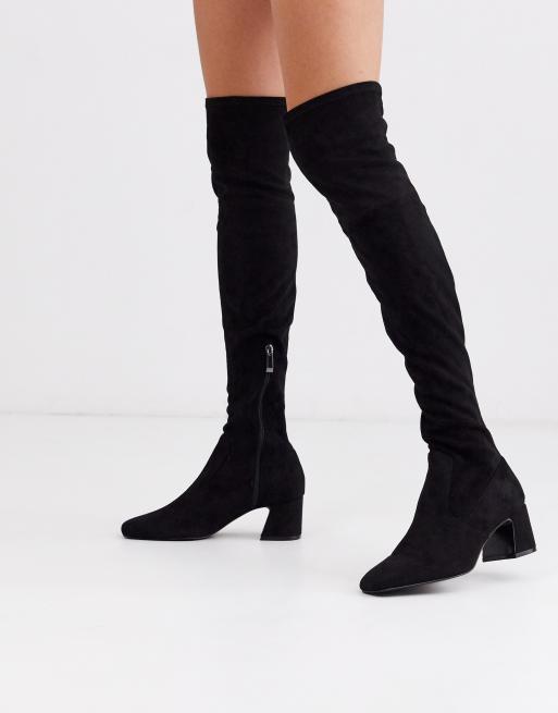 Stradivarius Schwarze Overknee Stiefel In Wildleder Optik Mit Ausgestellten Absatzen Asos