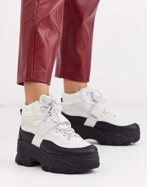 Stradivarius – Schwarzweiße Wanderstiefel mit dicken Profilsohlen