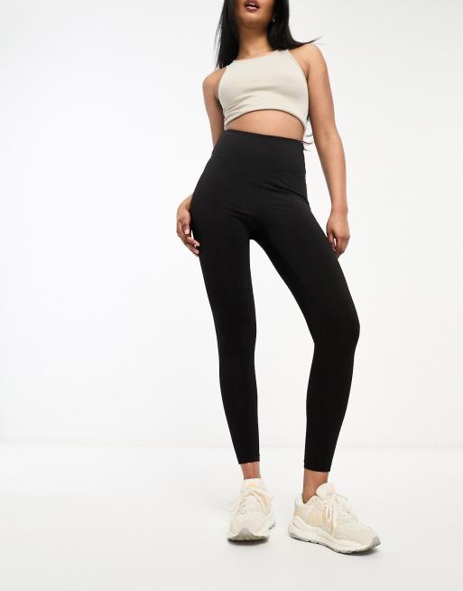 Leggings desportivas shapewear (Stradivarius – 25,99€) – NiT