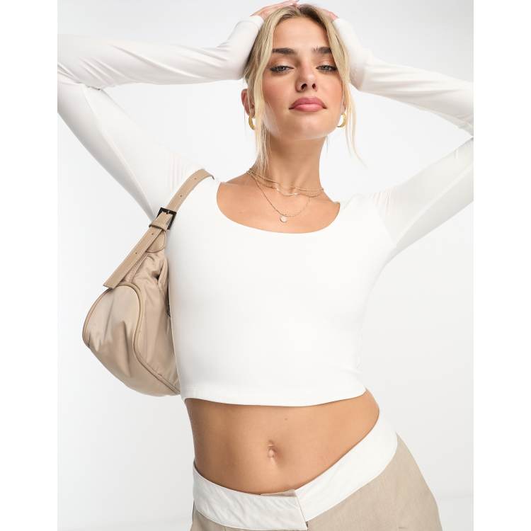 Stradivarius sculpt top in white