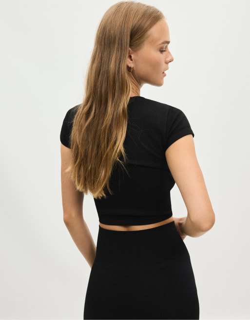 Stradivarius Seamless cropped t-shirt in black, 2 of 6