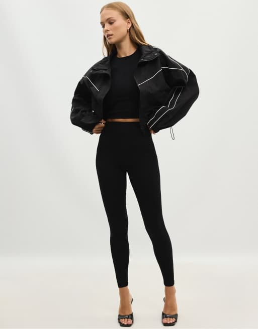 Stradivarius Seamless cropped t-shirt in black, 4 of 6