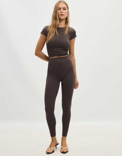 Stradivarius Seamless cropped t-shirt in brown, 4 of 6