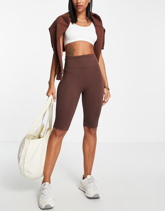 Stradivarius Petite seamless ribbed leggings in chocolate brown