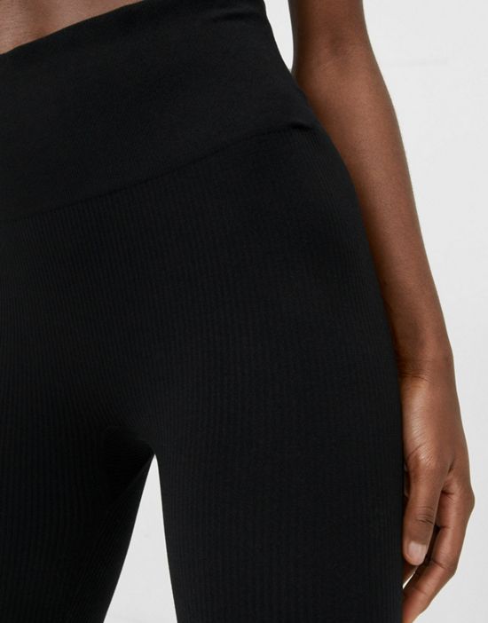 https://images.asos-media.com/products/stradivarius-seamless-ribbed-leggings-in-black/200839423-3?$n_550w$&wid=550&fit=constrain