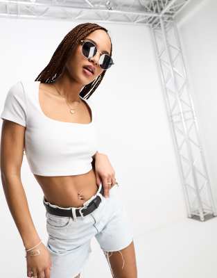 https://images.asos-media.com/products/stradivarius-seamless-square-neck-tee-in-ecru/204971671-1-ecru?$n_640w$&wid=513&fit=constrain