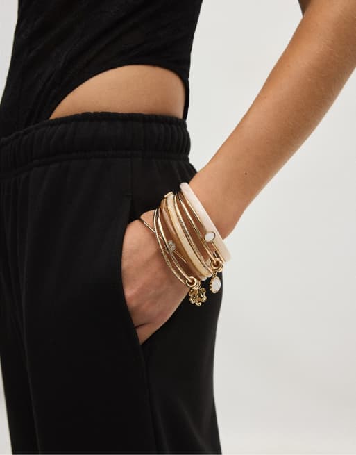 Stradivarius set di 10 bracciali multi-charm dorati, 3 di 4