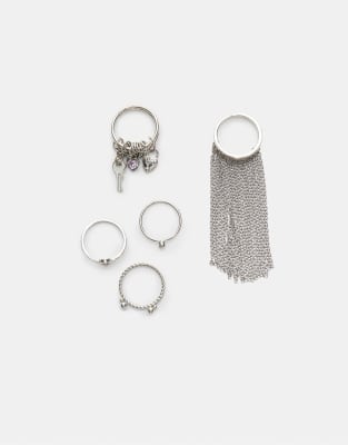 Stradivarius - Set mit 5 Ringen in Grau mit herabfallenden Kontrast-Details