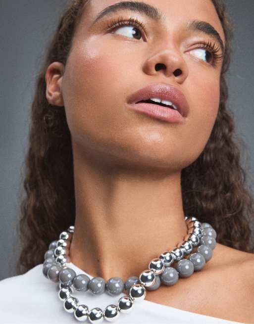 Stradivarius Set of 2 bead necklaces in grey, 2 of 4