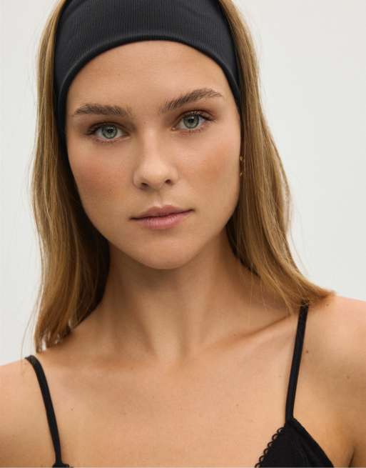 Stradivarius Set of 2 plain elasticated headbands in khaki, 2 of 4