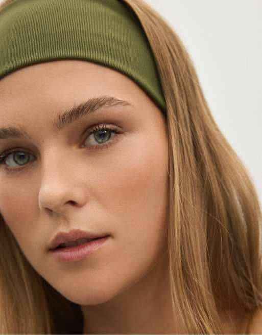 Stradivarius Set of 2 plain elasticated headbands in khaki, 3 of 4