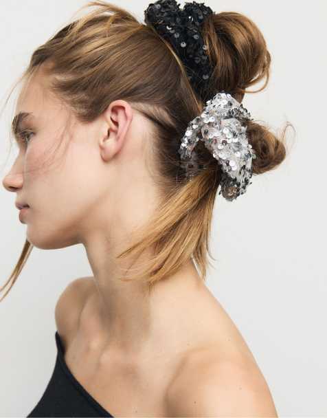 Stradivarius Set of 2 sequinned scrunchies in grey - view 1
