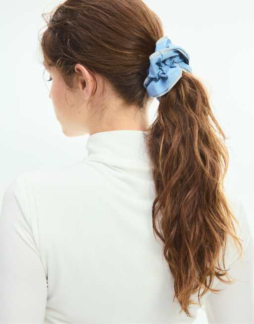Stradivarius Set of 2 sporty scrunchies in grey, 2 of 4
