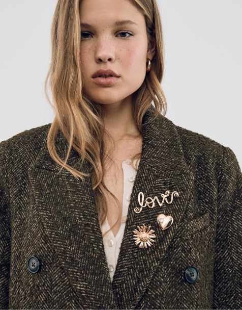 Stradivarius Set of 3 contrast love badges in gold - view 1