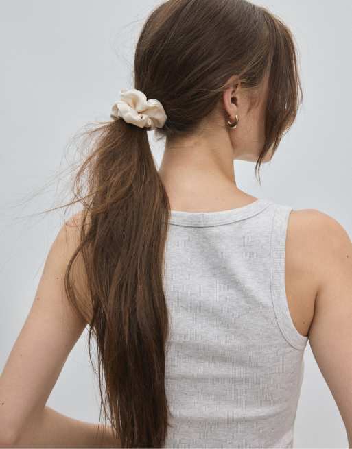Stradivarius Set of 3 satin scrunchies in khaki, 3 of 4
