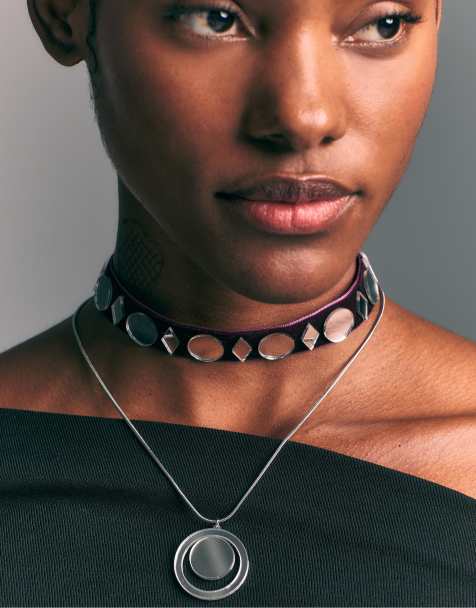 Stradivarius - Set van 2 choker kettingen met fluweel in grijs - view 1