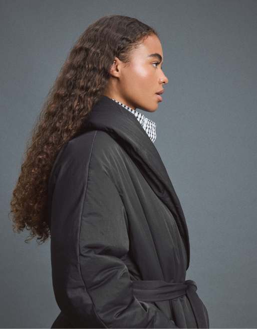 Stradivarius Shawl neck padded belt jacket in black, 2 of 7