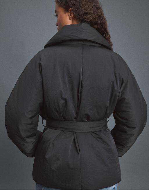 Stradivarius Shawl neck padded belt jacket in black, 3 of 7