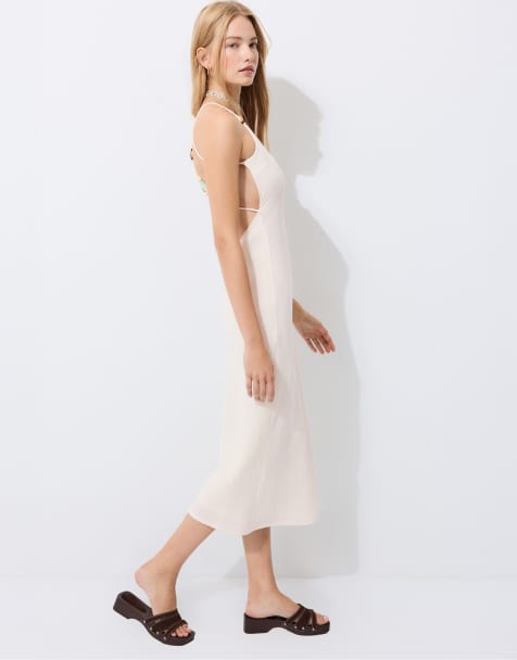 Stradivarius Shift-Kleid mit Schmuckverzierung am Rücken in Stone - view 1