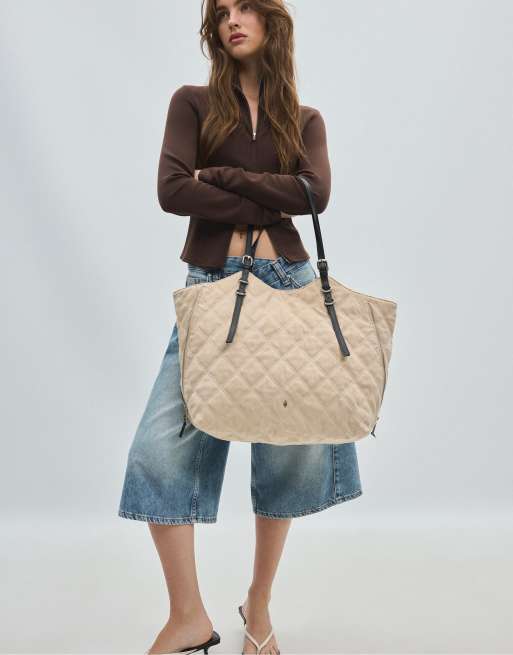 Stradivarius Shopper-Tasche mit Schulterriemen aus Kunstvelours in Ecru, 3 von 4