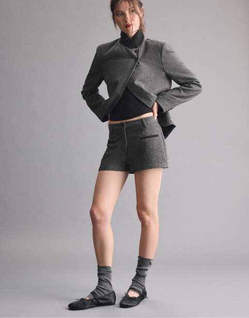 Stradivarius short eleganti con dettaglio tasca a filetto in grigio scuro, 1 di 7