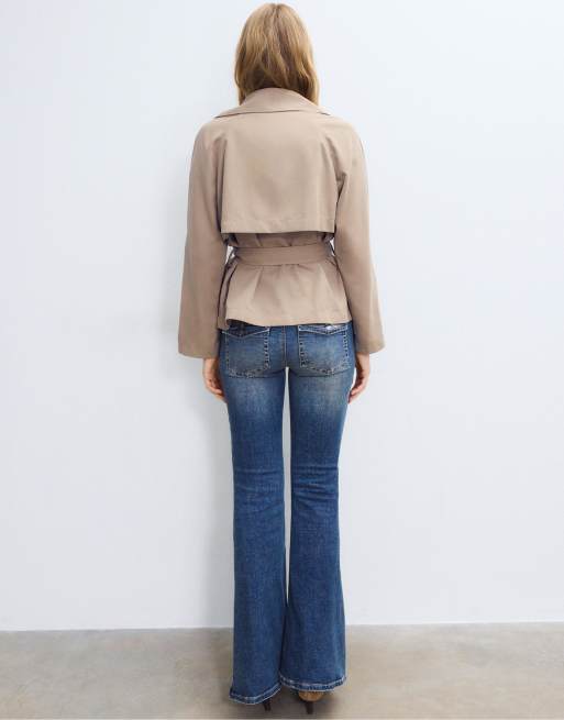 Stradivarius Short flowing trench coat with belt in khaki, 3 of 7