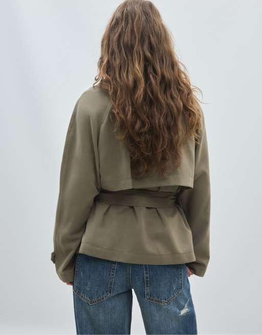Stradivarius Short flowing trench coat with belt in khaki, 3 of 5