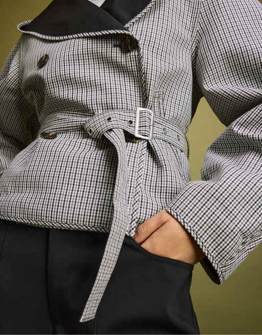 Stradivarius Short reversible check trench coat in black, 4 of 7
