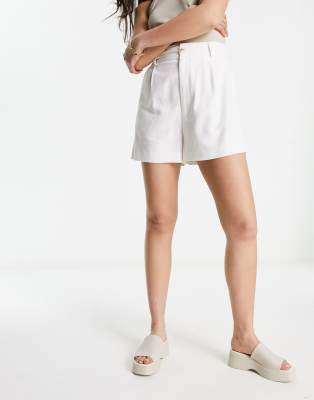 Stradivarius - Shorts im Leinen-Look in Weiß