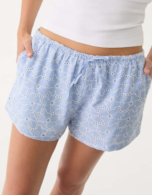 Stradivarius – Shorts in Blau mit Kontrast-Stickerei, 2 von 4