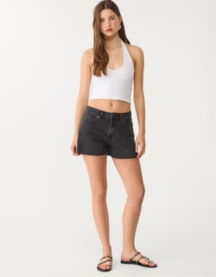 Stradivarius - Shorts in dunklem Schwarz mit Strass-Details