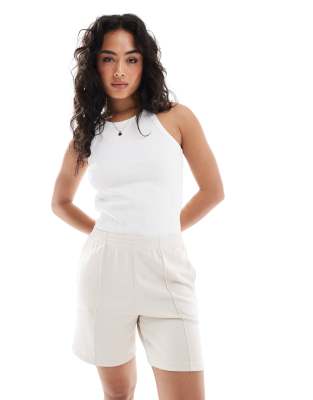 Stradivarius - Shorts in Ecru mit Ziernaht vorne-Neutral