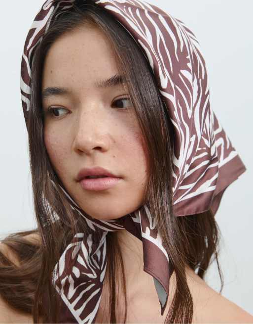 Stradivarius - Sjaal met zebraprint in bruin