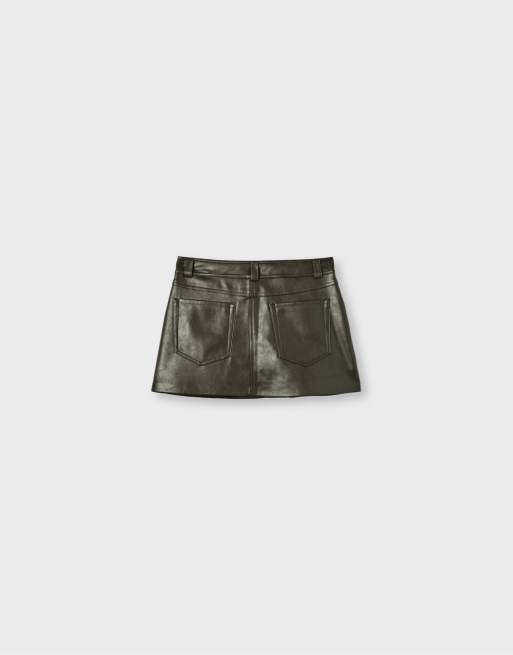 Stradivarius skort effetto pelle in khaki, 7 di 7