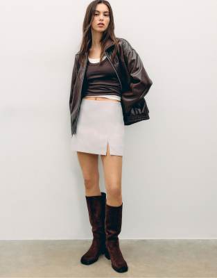 Stradivarius - Skort in Eisweiß mit Seitenschlitz