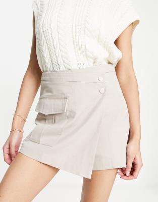 Stradivarius - Skort in Stone mit Wickeldetail-Grün