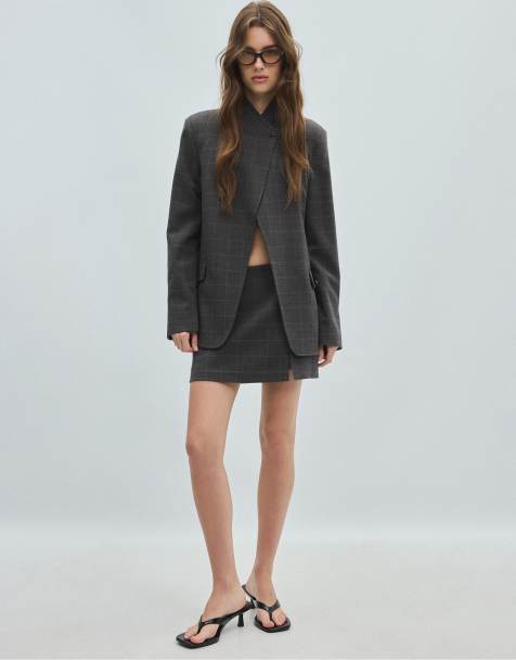Stradivarius skort med slits i sidan i beige - view 1