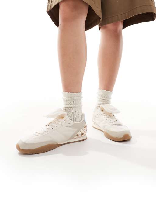 Stradivarius – Skórzane buty sportowe we wzór w krowie łaty 