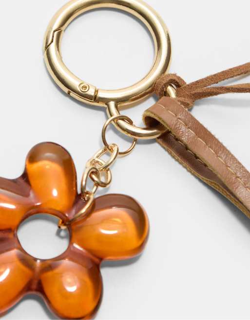 Stradivarius - Sleutelhanger met hond- en bloemhangertjes in bruin, 3 van 3