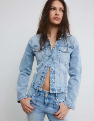 Stradivarius - Slim-Fit-Jeansjacke in mittelhellem Blau