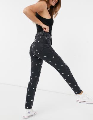 Stradivarius - Slim fit mom jeans met geborduurde bloemen in zwart | ASOS