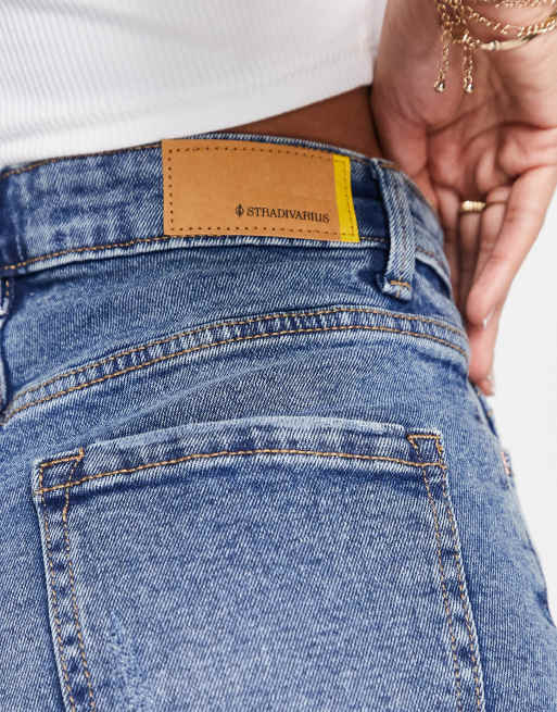 Stradivarius slim mom denim short with rip in mid wash blue  , 3 of 4
