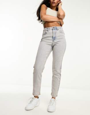 Stradivarius slim mom jean in vintage light wash