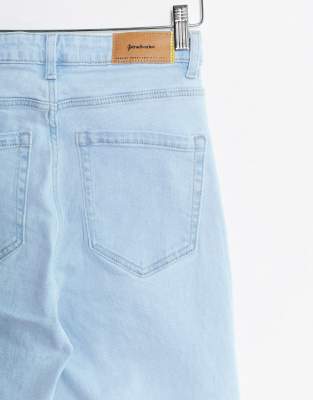 stradivarius slim mom jean with stretch in light blue wash