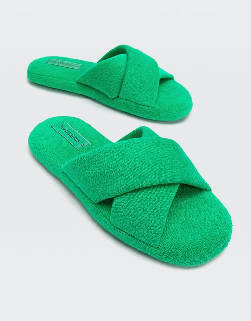 Groene slippers store