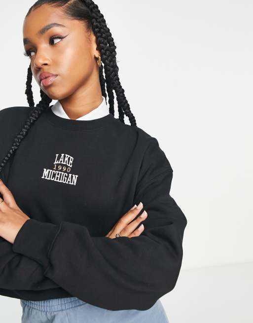 https://images.asos-media.com/products/stradivarius-slouchy-sweatshirt-in-black/204219374-1-black?$n_640w$&wid=513&fit=constrain