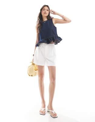 Stradivarius smart shorts with darts in ecru-White